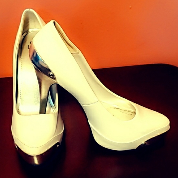 White pumps w/silver trim - Picture 1 of 2